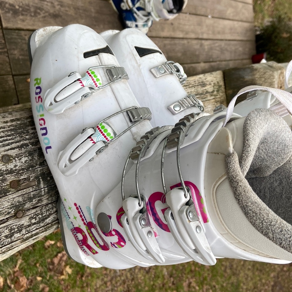 Girl rossignol ski boots